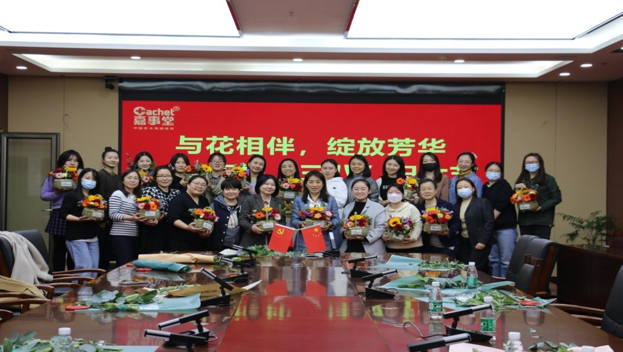 ����ů���� ��������ҫ&mdash;&mdash;�۷���ʹ�����չ&ldquo;����&rdquo;���ʸ�Ů������ϵ�л